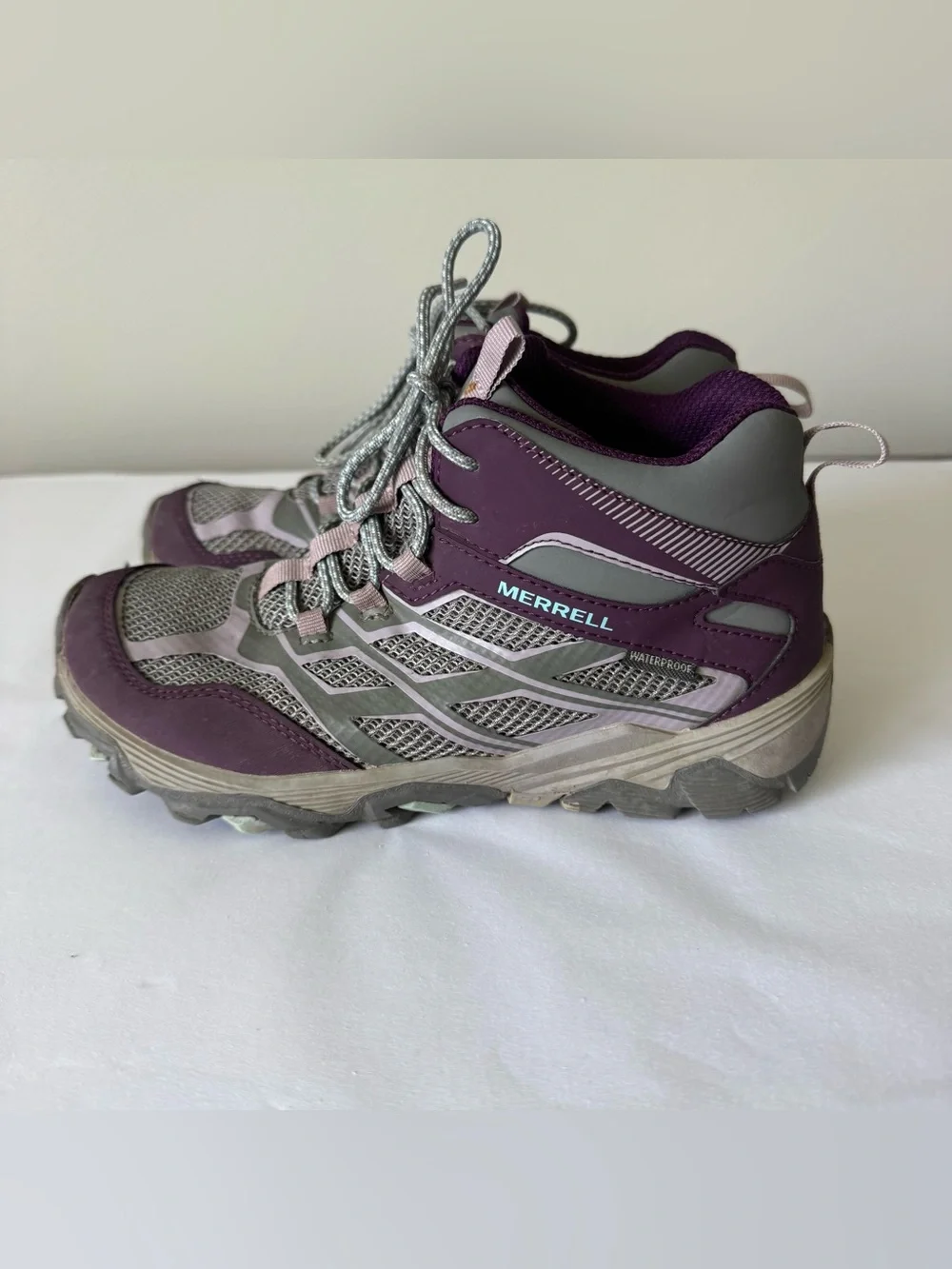 MERRELL Size 3 Girls Waterproof Moab Hiking Boots